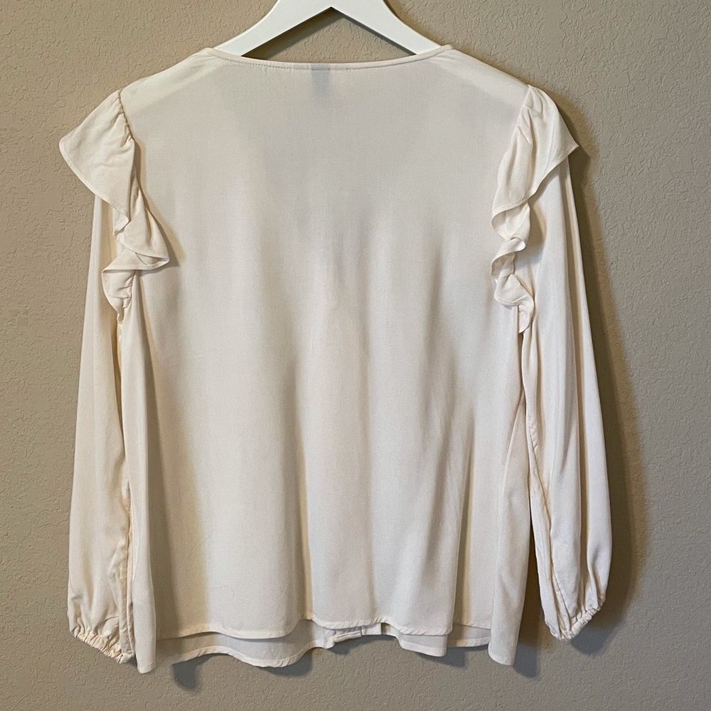 Universal Thread Cream Ruffle Detail Button Front - Picture 5 of 6